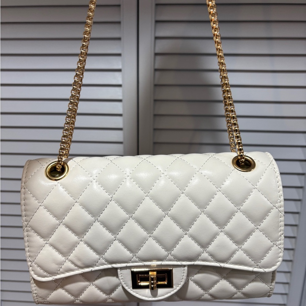 Elegant White Quilted Shoulder Bag